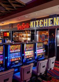 Pemain Indonesia mengakses Live Casino nanas77 melalui ponsel dengan nyaman
